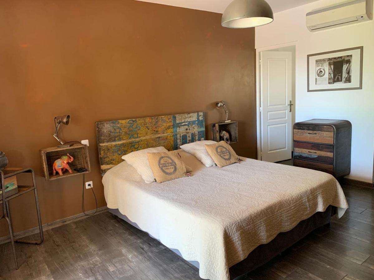 Maison D'Hotes Cote Lagon Сен-Пиер Екстериор снимка